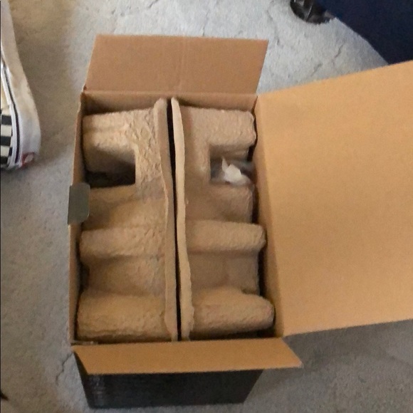 iHome - Picture 2 of 3